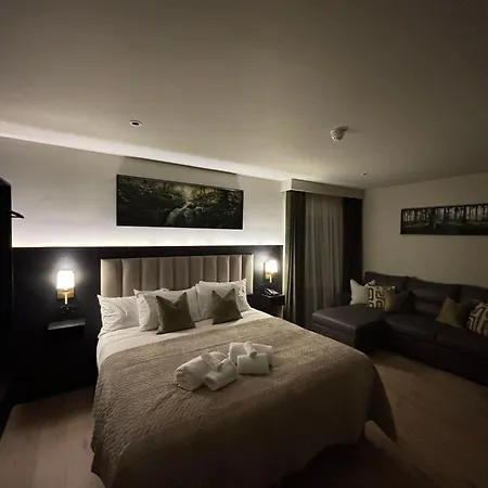 House 15 * Kenmare