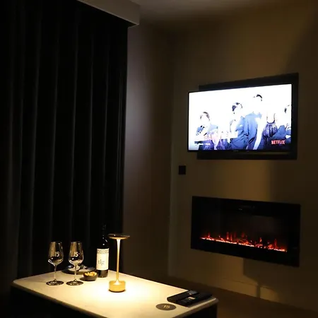 House 15 Bed & Breakfast 4*
